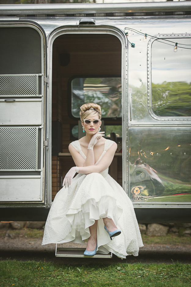 carla-ten-eyck-hive-events-the-white-dress-1950-wedding-brides-magazine-11
