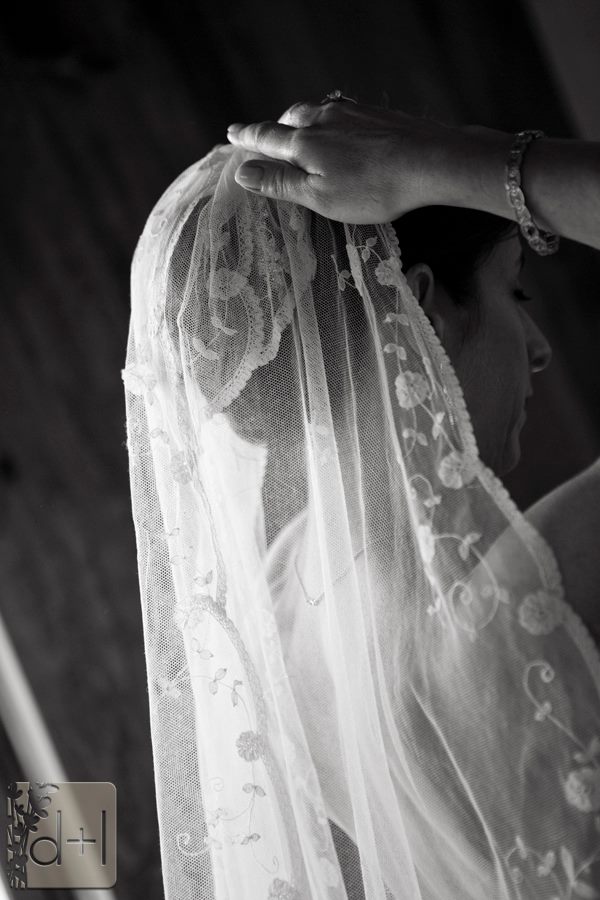 Feature Friday: Kara and Erik&#39;s Mile High Wedding by David Lynn Photography. Desktop Image