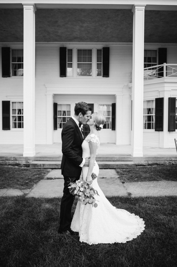 Classic Hillstead Museum Wedding | Justin and Mary Marantz. Desktop Image