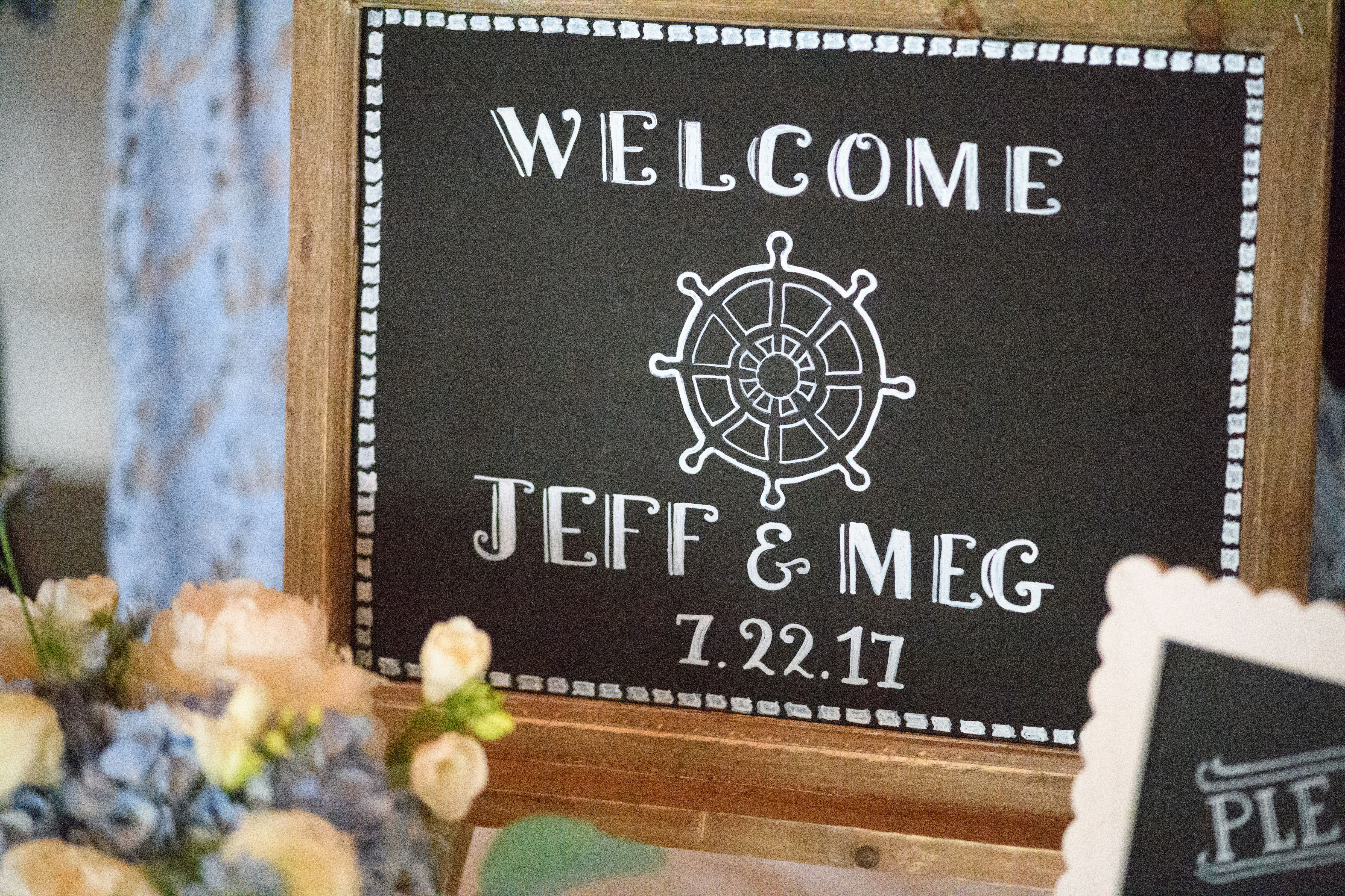 Pretty Post: Megan &amp; Jeffery&#39;s Classic Shoreline wedding. Desktop Image