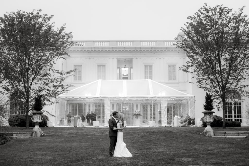 Pretty Post: Classic Connecticut Wedding at The Wadsworth Mansion. Desktop Image