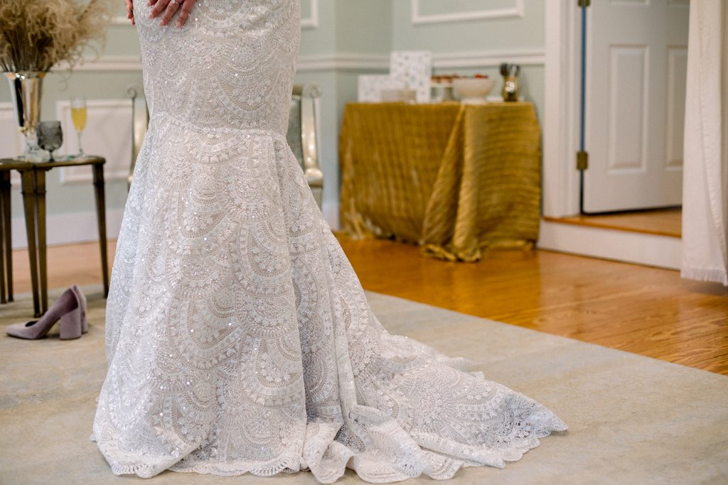 Frequently Asked Wedding Dress Shopping Questions During Health Crisis. Desktop Image